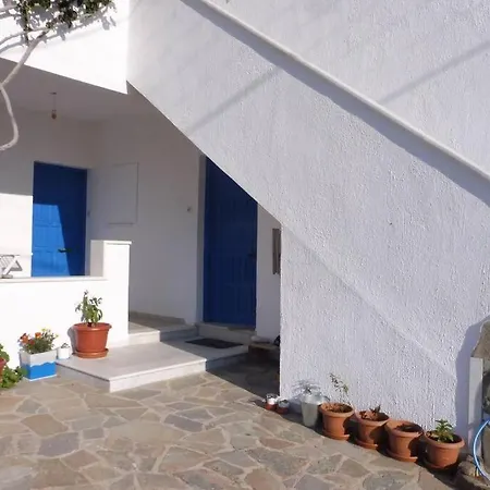 3 Min From The Beach-white&blue House In *
