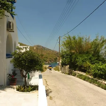 3 Min From The Beach-white&blue House In Apartament