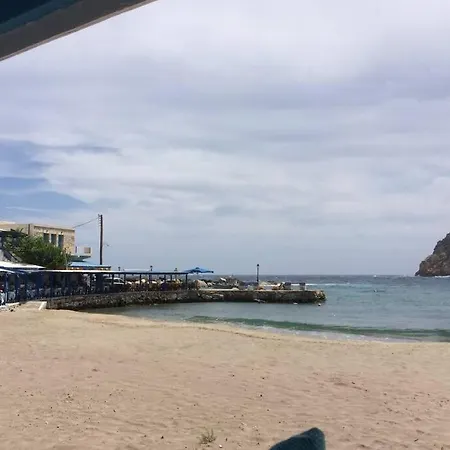 Apartament 3 Min From The Beach-white&blue House In *