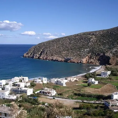 3 Min From The Beach-white&blue House In