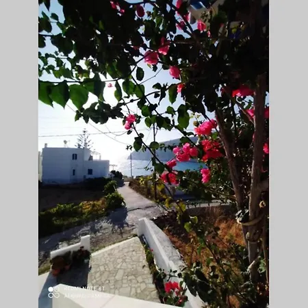 3 Min From The Beach-white&blue House In Apartament *