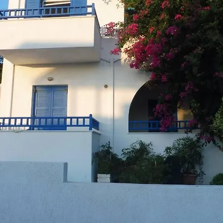Apartament 3 Min From The Beach-white&blue House In *