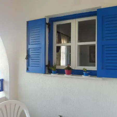 3 Min From The Beach-white&blue House In