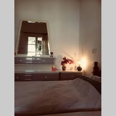3 Min From The Beach-white&blue House In Apartmán *