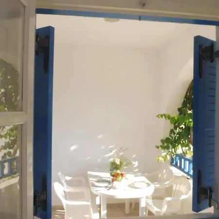 3 Min From The Beach-white&blue House In Apartmán Apollon (Naxos)